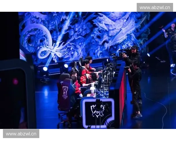 《全球电竞巅峰对决LOL赛事背后的传奇故事与未来发展》 《全球电竞巅峰对决LOL赛事背后的传奇故事与未来发展》